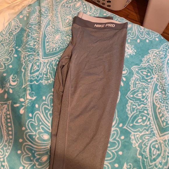 Nike Pro cropped gray leggings - Picture 3 of 3